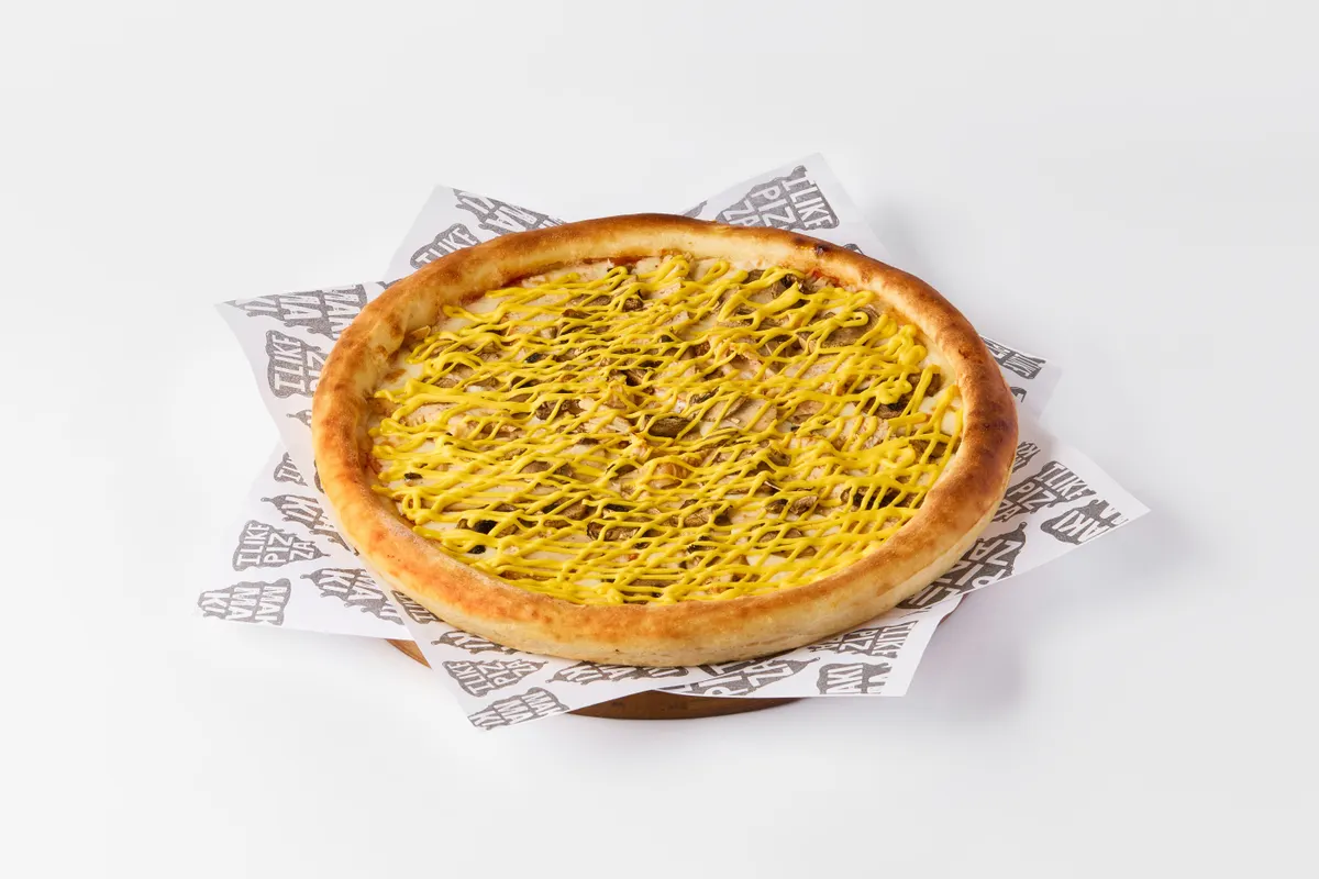 Пицца куринная с грибами в сырном соусе
